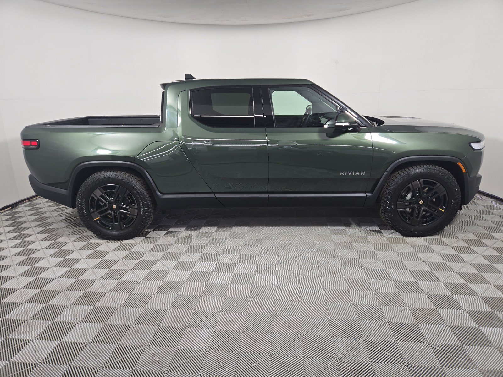 Used 2024 Rivian R1T Adventure AWD/4WD image 6
