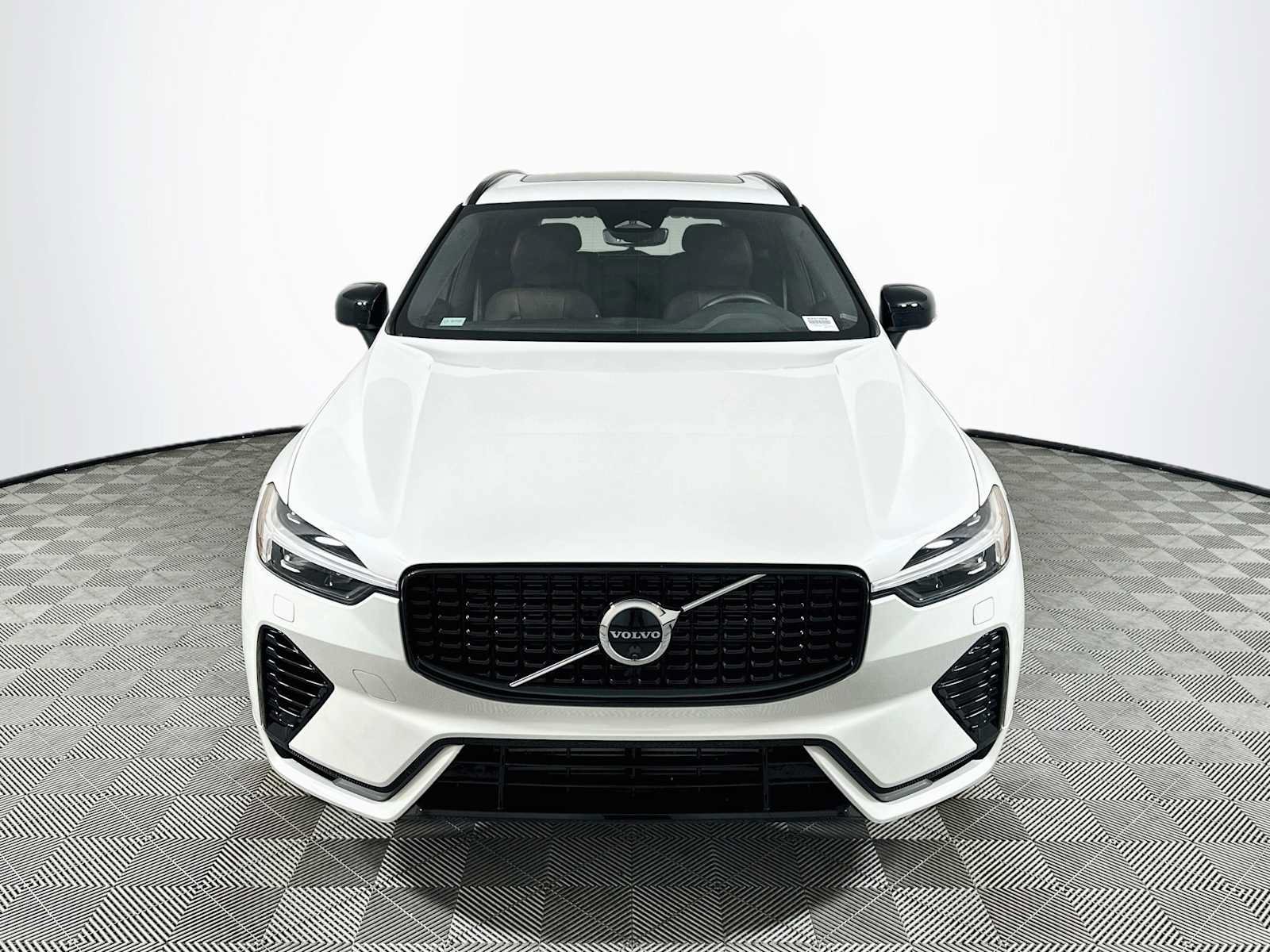 Used 2024 Volvo XC60 T8 Plus w/ Protection Package Premier AWD/4WD image 2