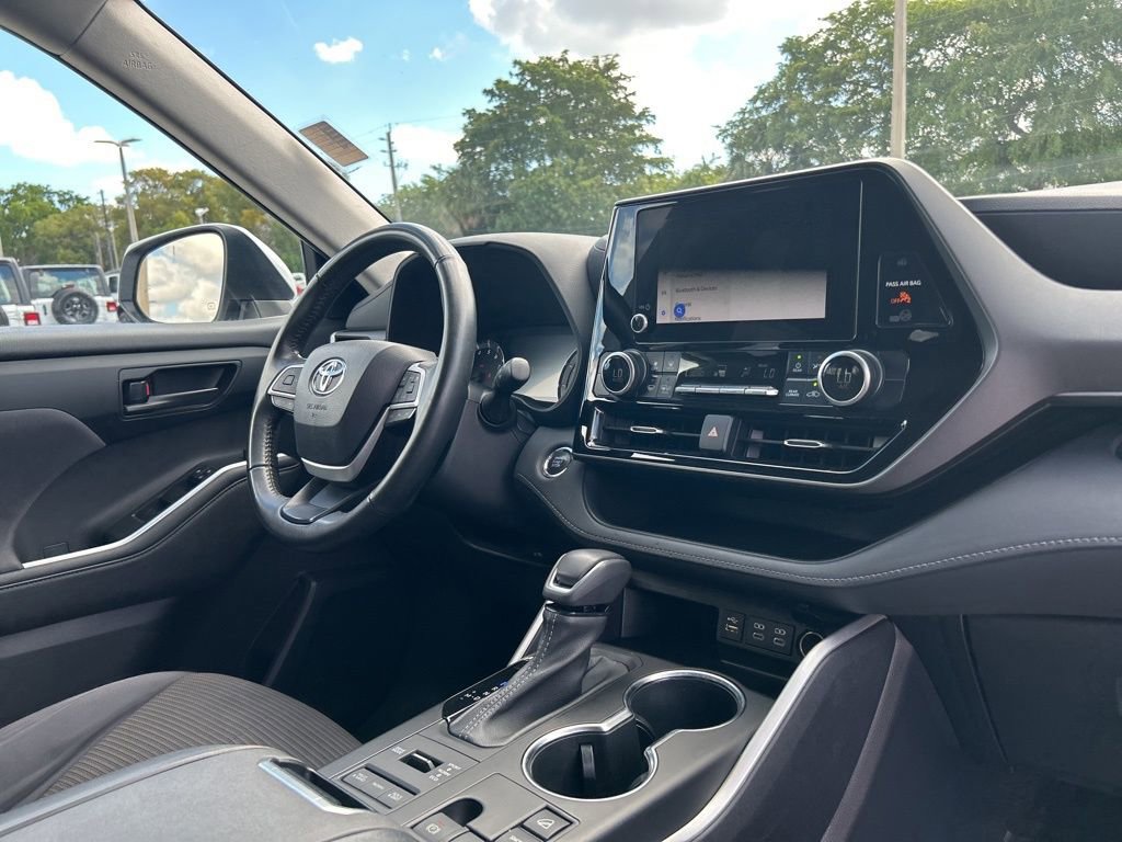 Used 2023 Toyota Highlander L image 25