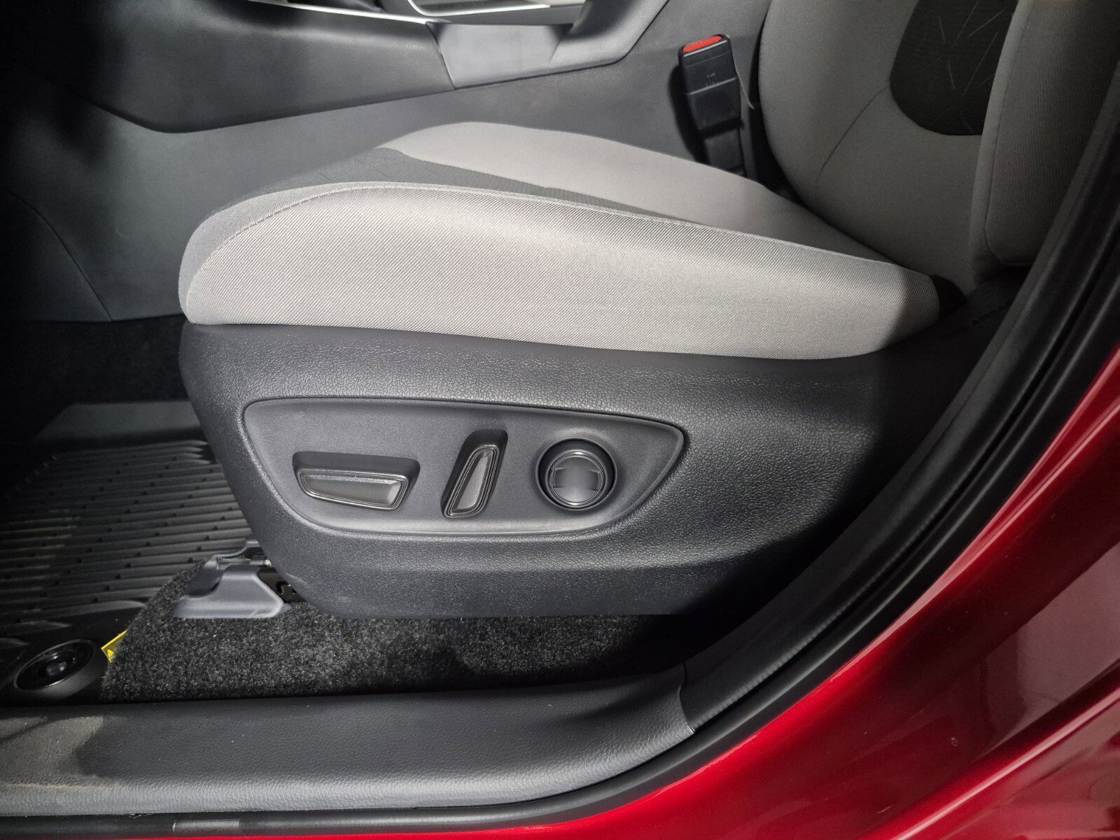 New 2025 Toyota RAV4 XLE image 16