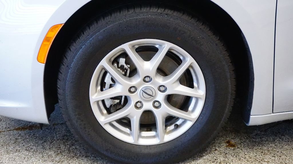 Certified 2024 Chrysler Pacifica Touring-L image 13