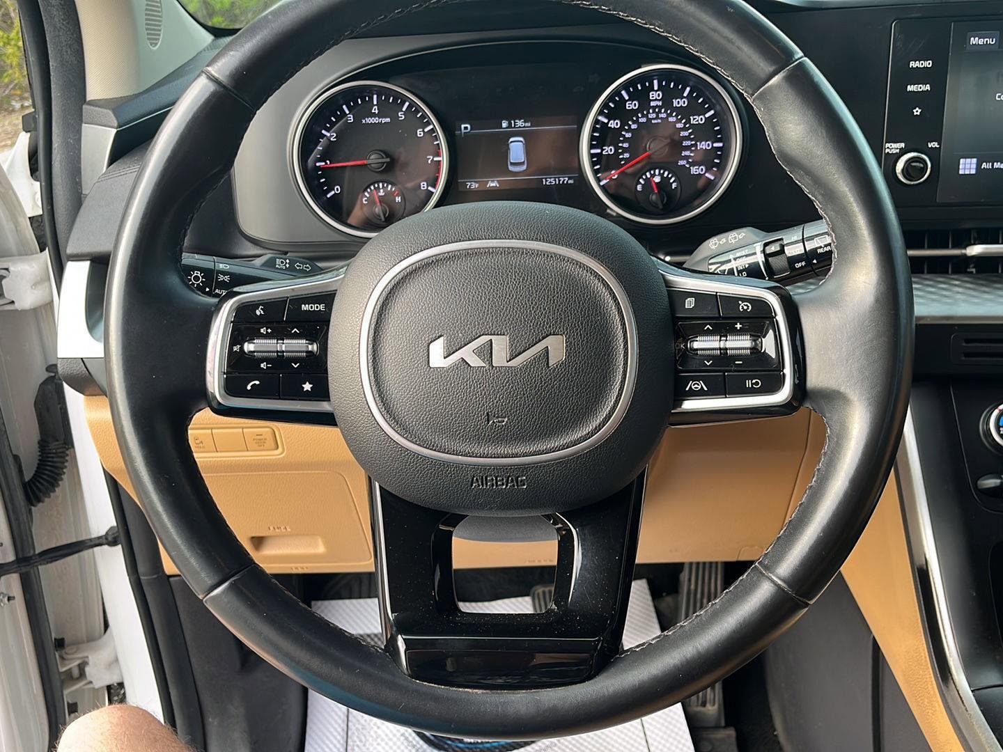 Used 2022 Kia Carnival LX image 13