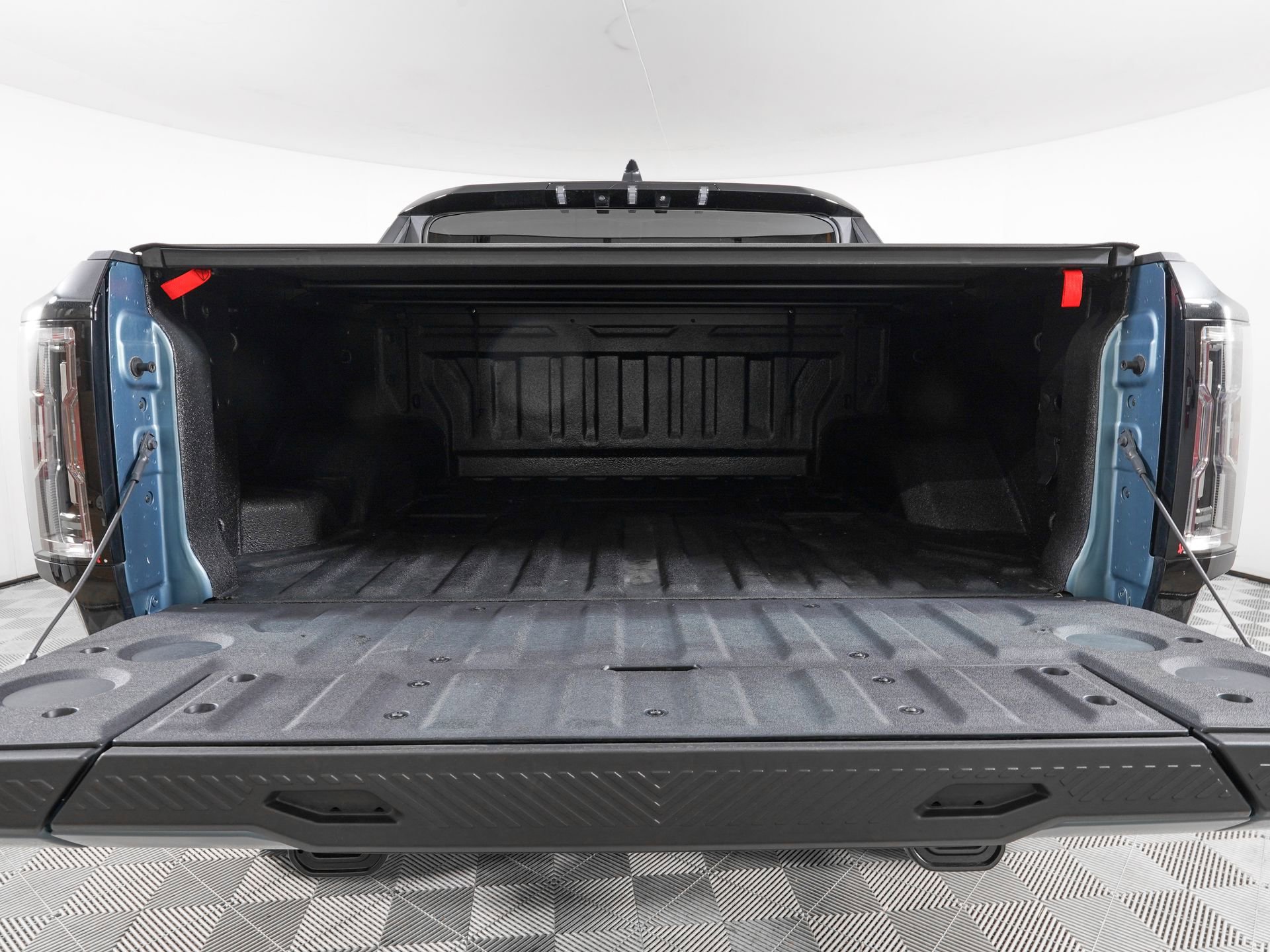 Used 2024 GMC Hummer EV 3X w/ Omega Edition image 8