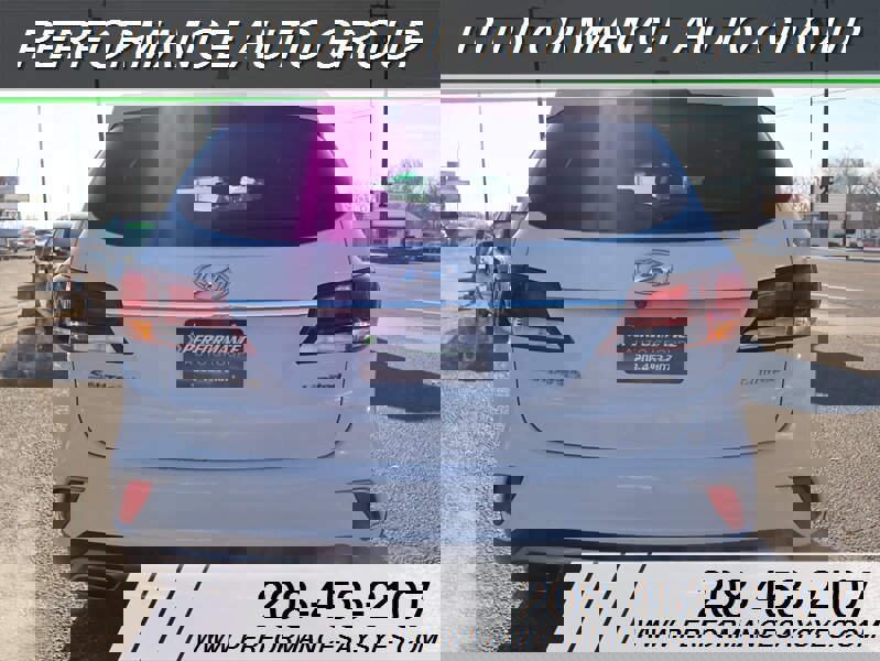 Used 2017 Hyundai Santa Fe Limited image 4