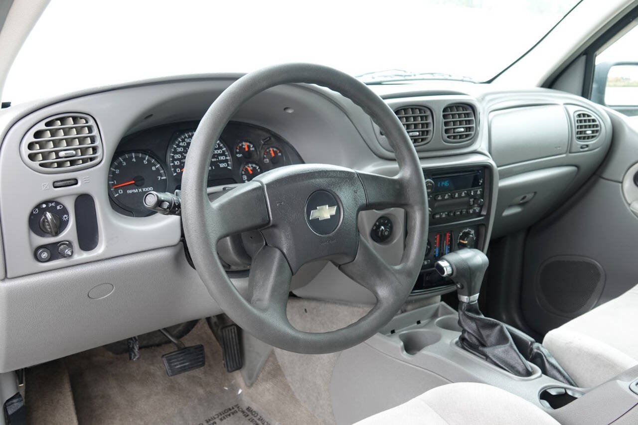 Used 2007 Chevrolet TrailBlazer LS w/ LS Preferred Equipment Group AWD/4WD image 3