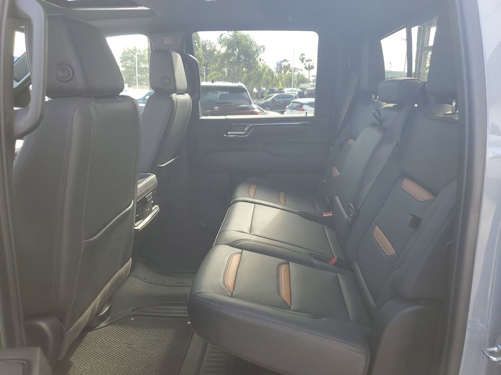 Used 2025 GMC Sierra 2500 AT4 image 14