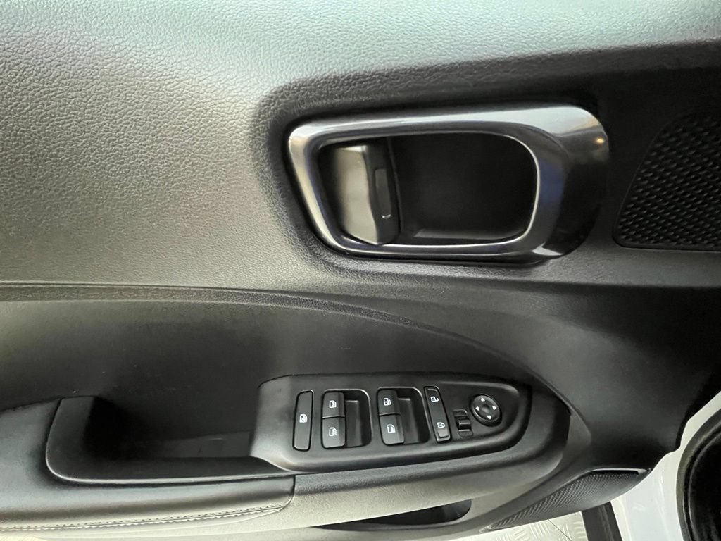 Used 2024 Hyundai Venue Limited FWD image 41