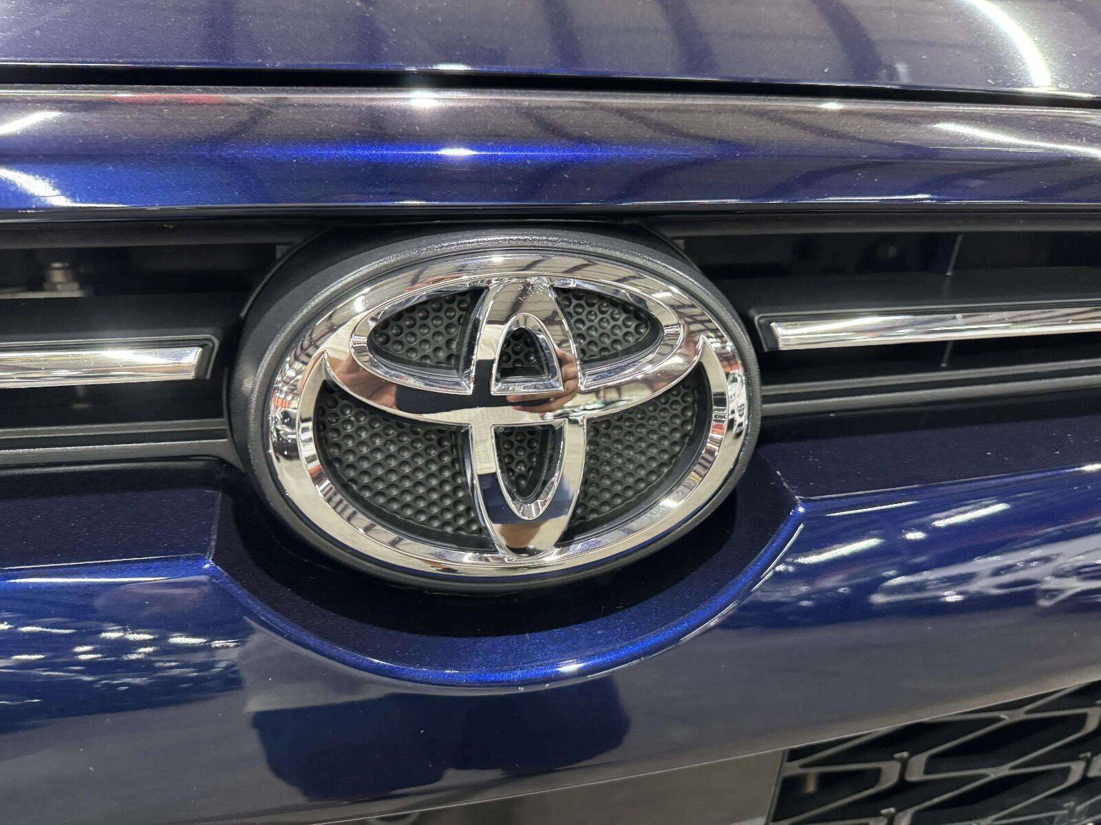 Used 2020 Toyota 4Runner TRD Off-Road Premium w/ Moonroof Package AWD/4WD image 10