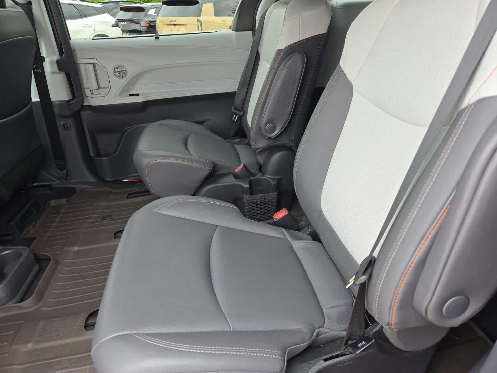 Used 2022 Toyota Sienna XSE w/ XSE Plus Package FWD image 19