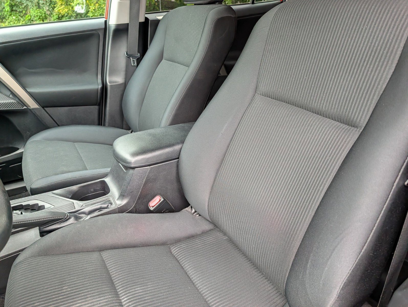 Used 2015 Toyota RAV4 LE AWD/4WD image 16
