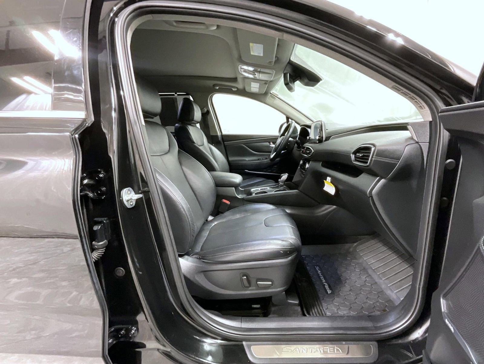 Used 2020 Hyundai Santa Fe Limited image 16