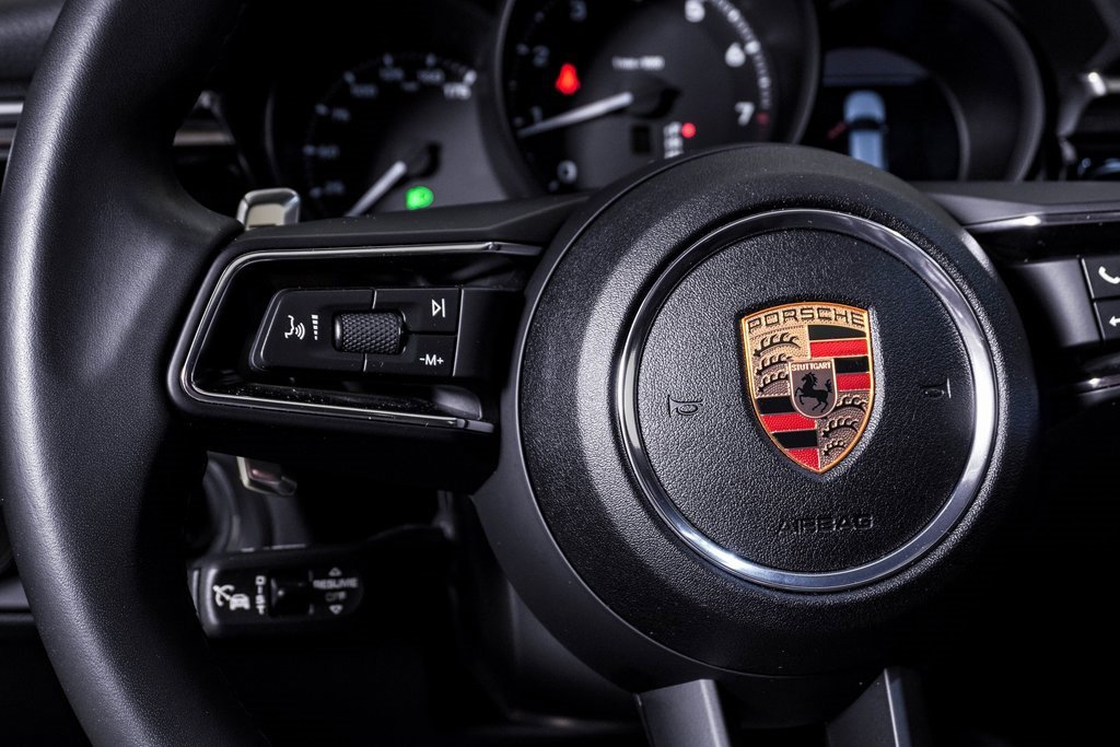 Certified 2025 Porsche Macan image 20