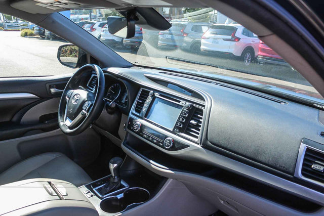 Used 2018 Toyota Highlander XLE w/ Carpet Mat Package (TMS) FWD image 21