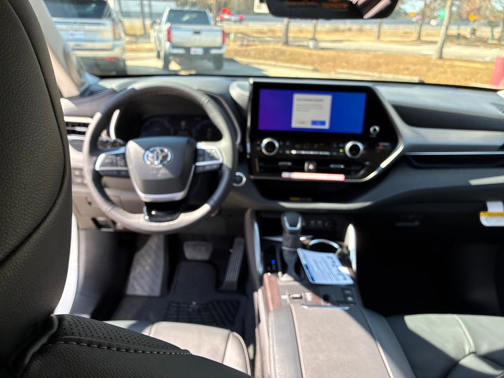 New 2026 Toyota Highlander Limited image 19