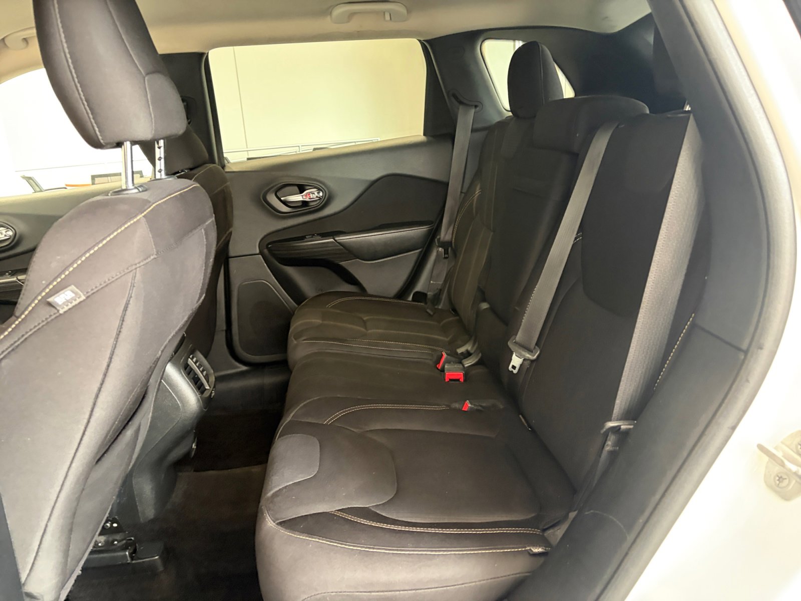 Used 2015 Jeep Cherokee Latitude w/ Cold Weather Group image 18