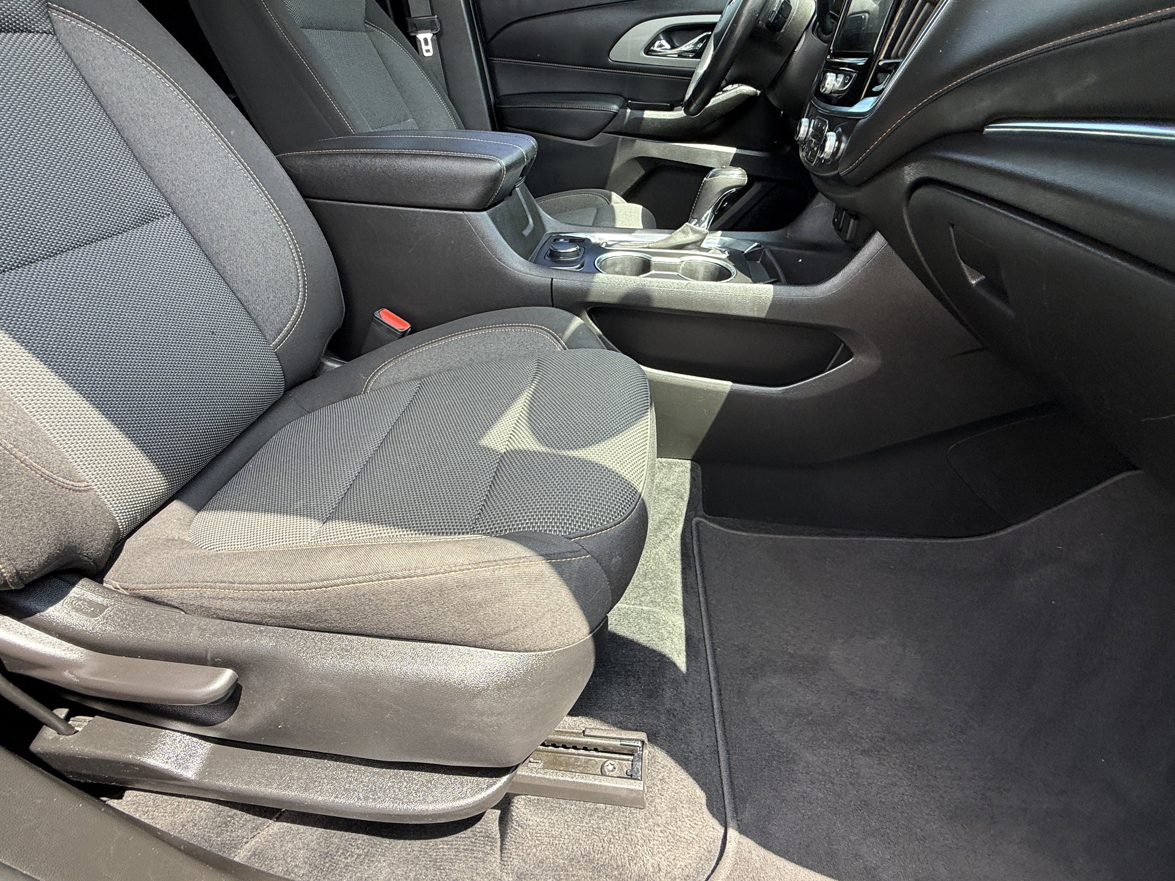 Used 2020 Chevrolet Traverse LT FWD image 14