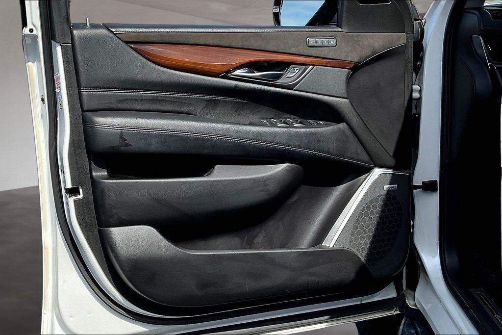 Used 2020 Cadillac Escalade ESV Premium Luxury image 23