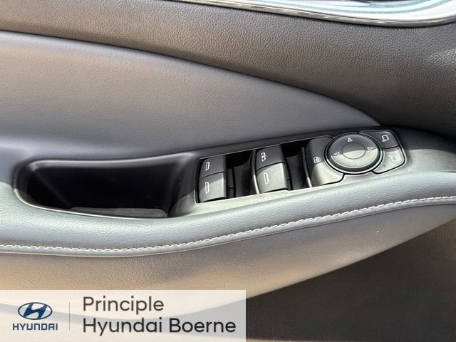 Used 2018 Buick Enclave Essence FWD image 17