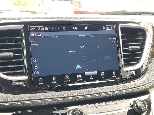 Used 2021 Chrysler Pacifica Limited w/ Uconnect Theater Family Group FWD image 27