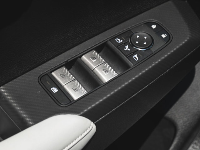 New 2025 Mitsubishi Outlander SE image 9