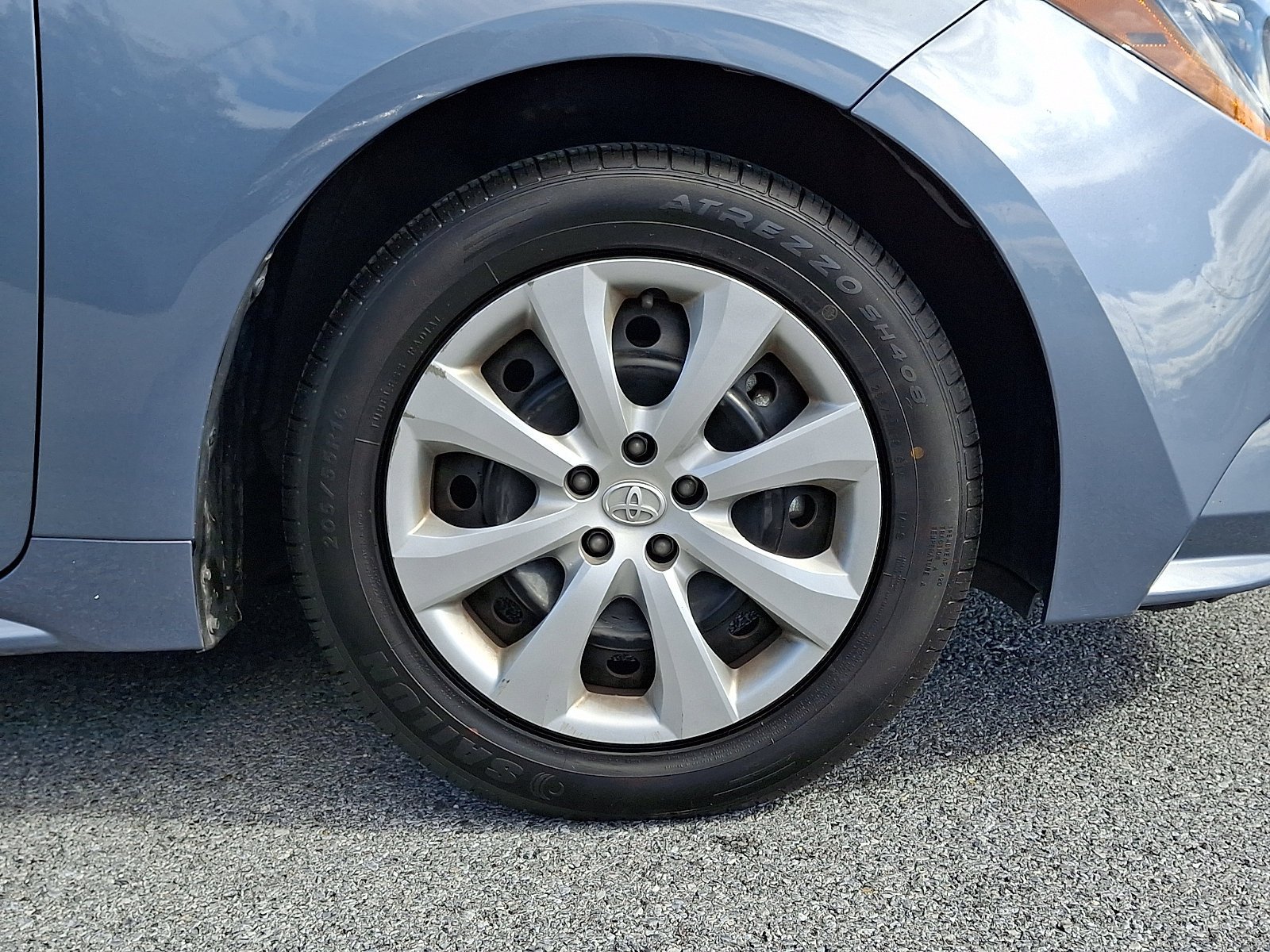 Used 2025 Toyota Corolla LE FWD image 9