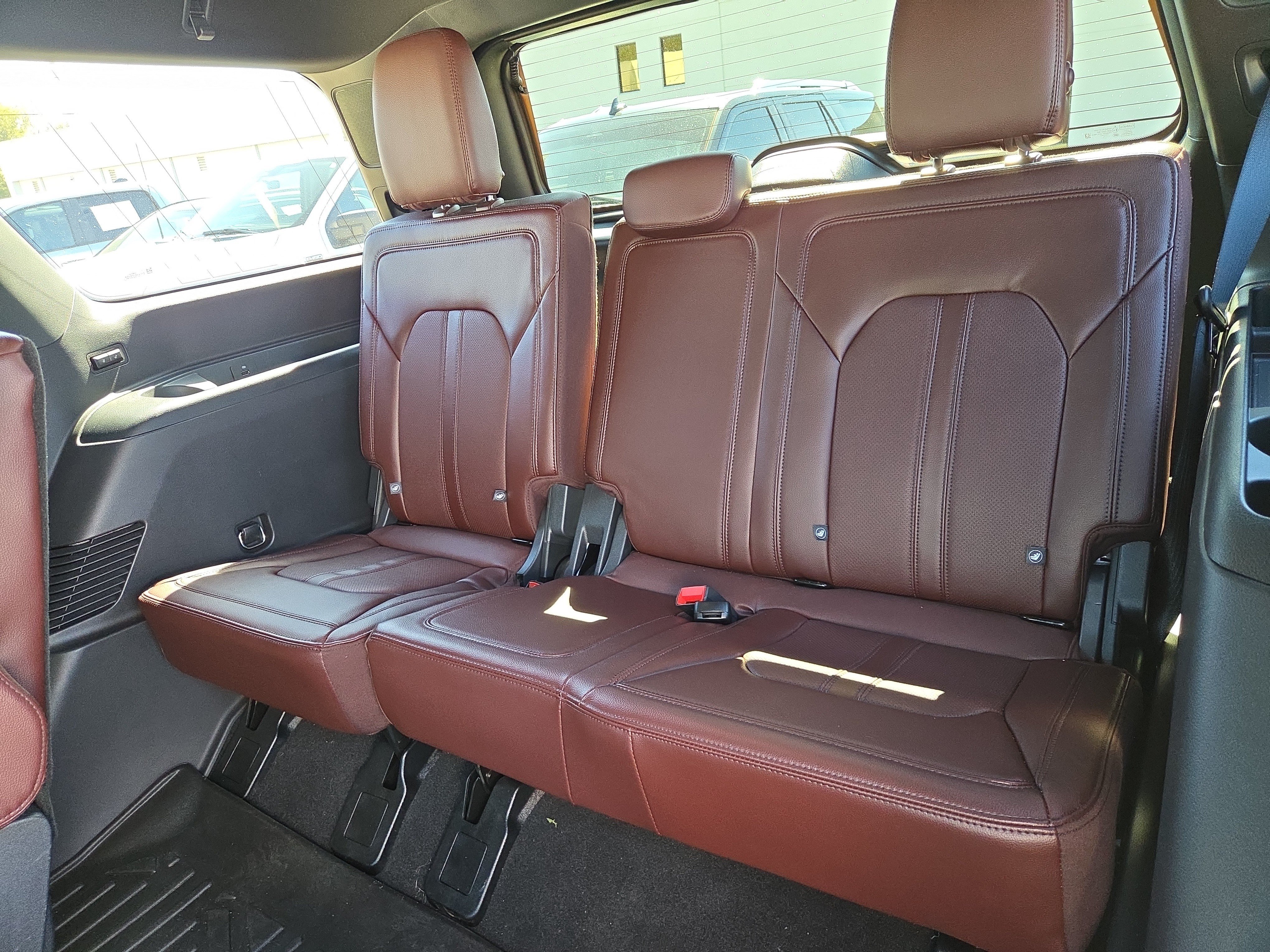 Used 2023 Ford Expedition Limited AWD/4WD image 8