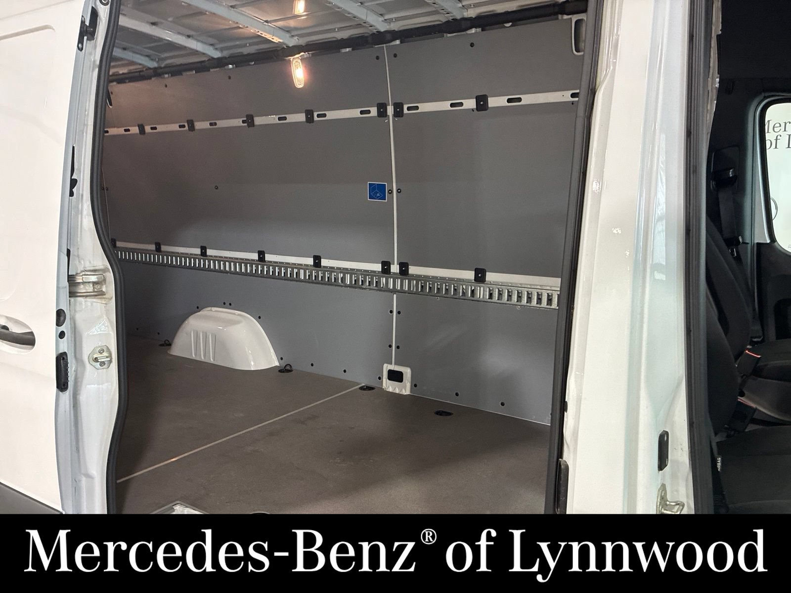 Used 2023 Mercedes-Benz Sprinter 2500 image 7
