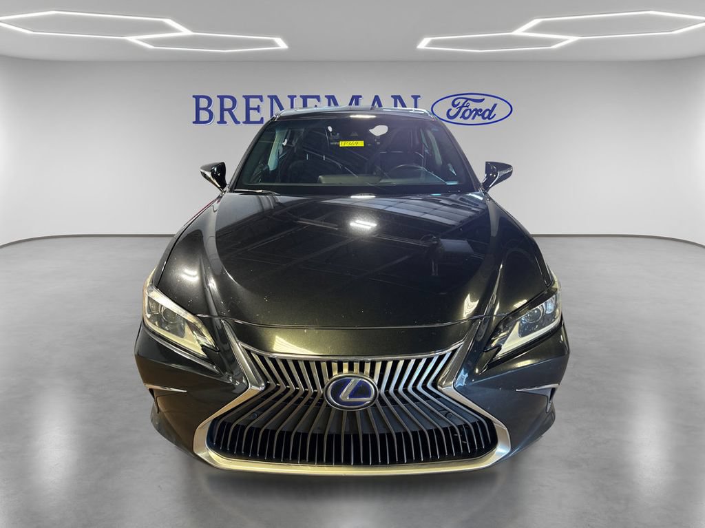 Used 2020 Lexus ES 300h w/ Luxury Package FWD image 2