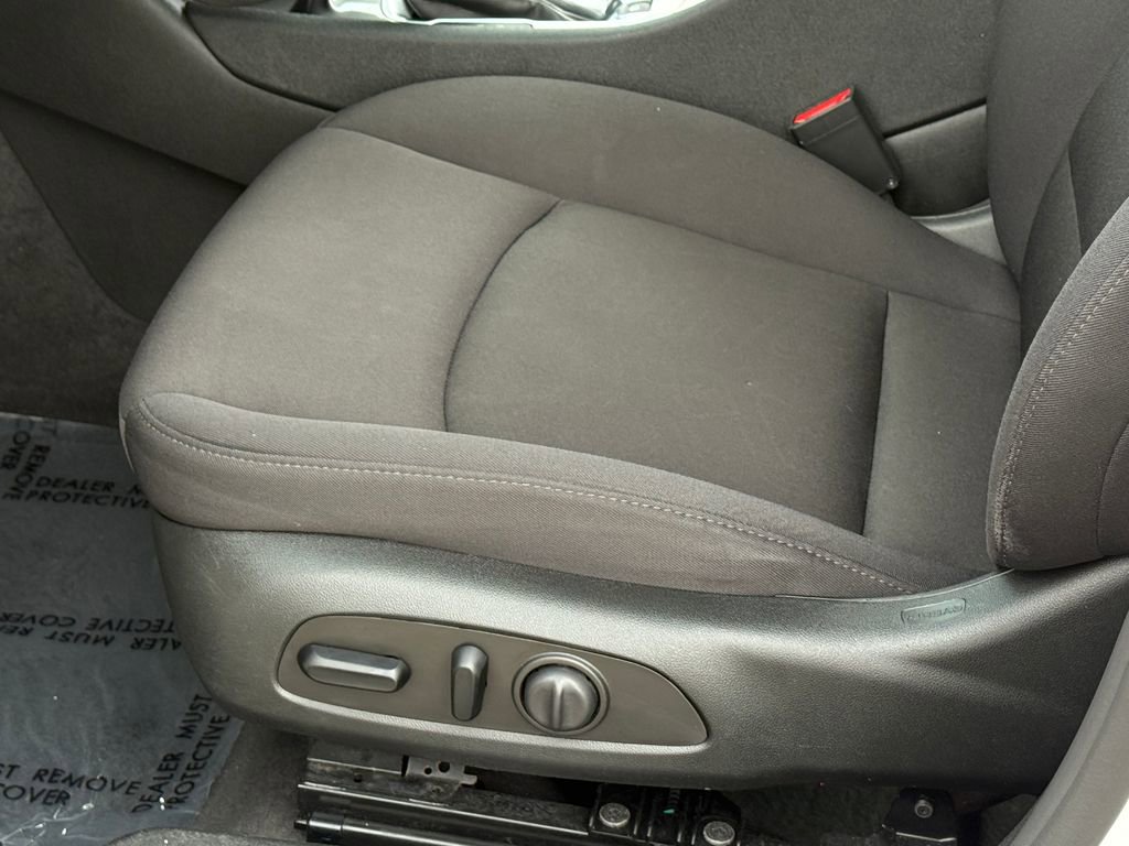 Used 2023 Chevrolet Malibu LT image 20