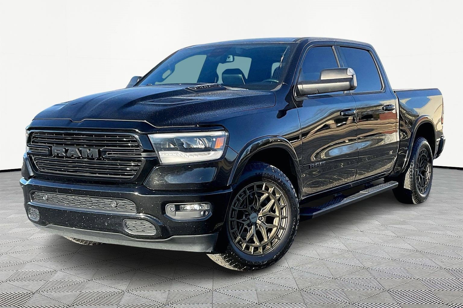 Used 2019 RAM 1500 Laramie image 2