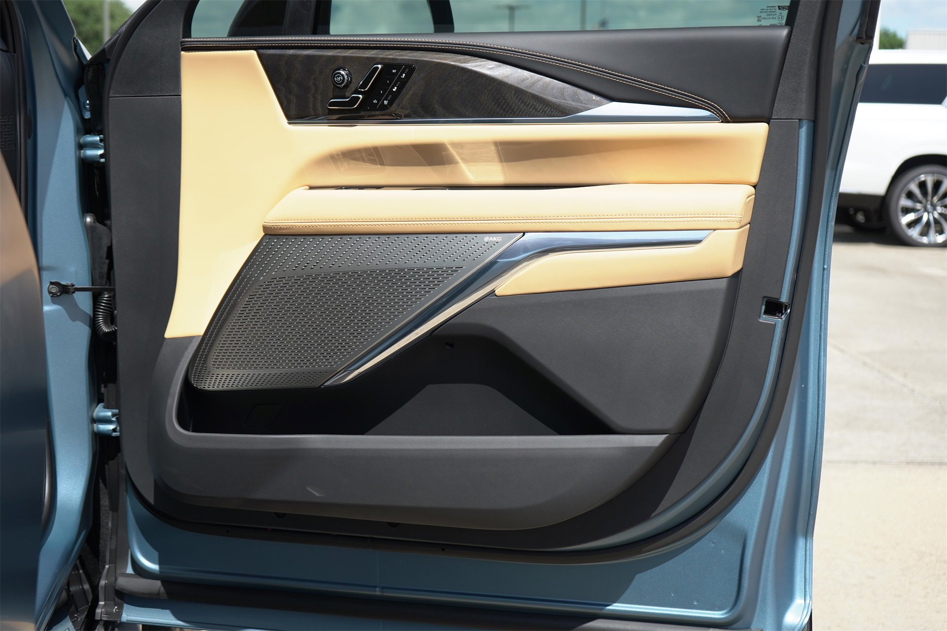 New 2025 Cadillac Escalade IQ Luxury 2 image 27