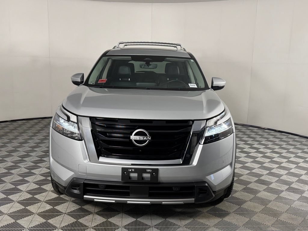 Used 2024 Nissan Pathfinder Platinum AWD/4WD image 5
