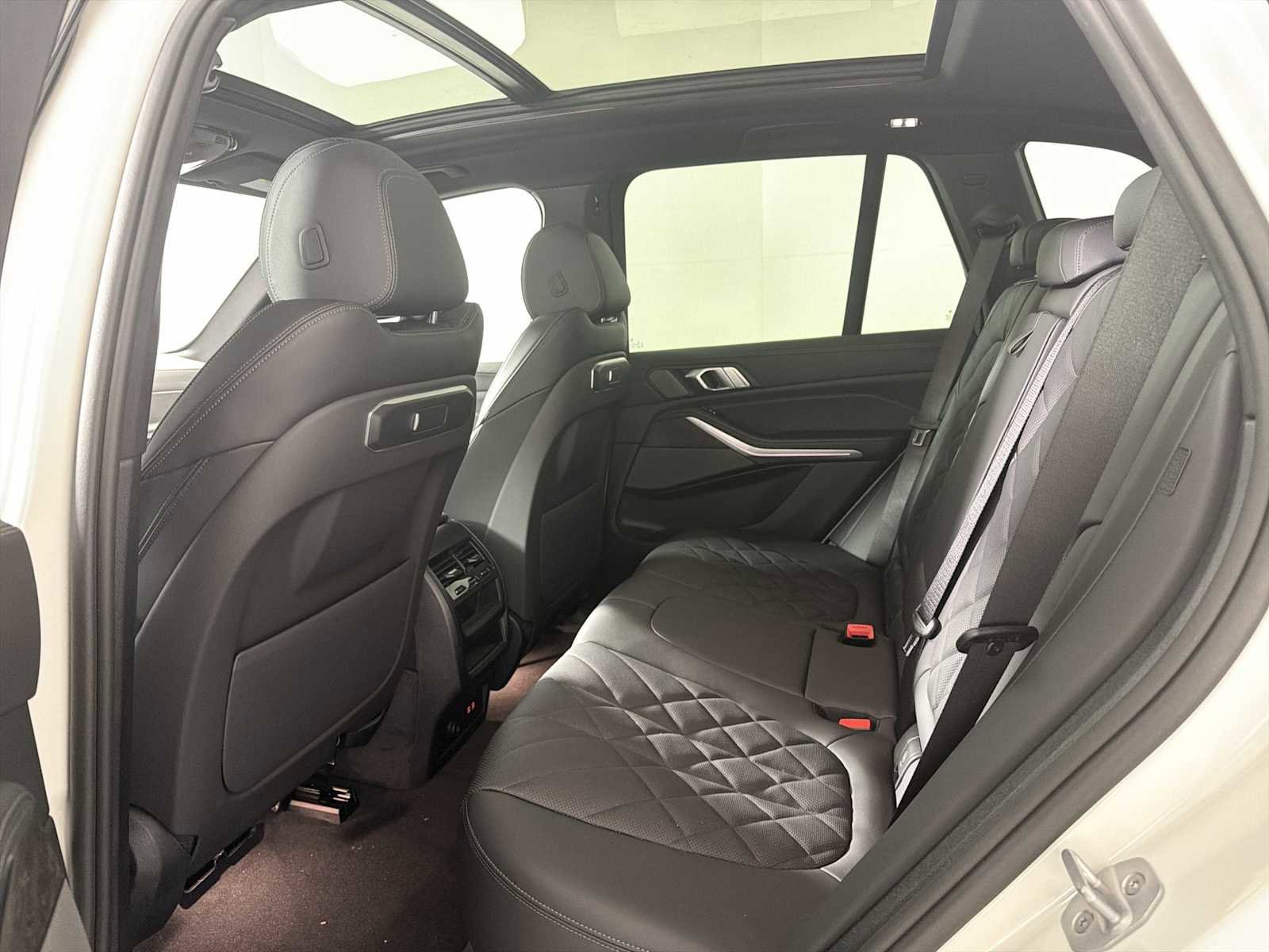 New 2026 BMW X5 xDrive40i w/ M Sport Package AWD/4WD image 19