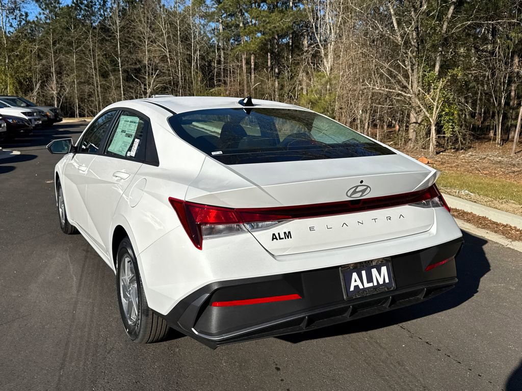 New 2026 Hyundai Elantra SE image 3