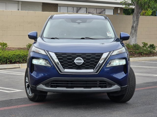 Used 2023 Nissan Rogue SV image 3