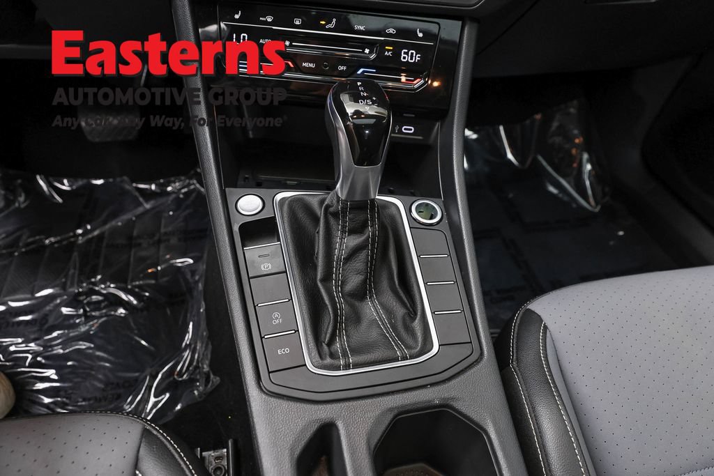 Used 2025 Volkswagen Jetta SE FWD image 13
