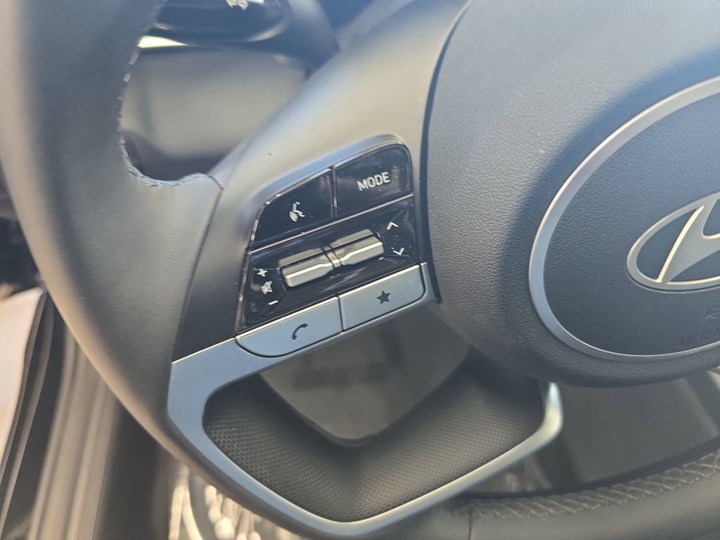 Certified 2025 Hyundai Elantra Limited image 17