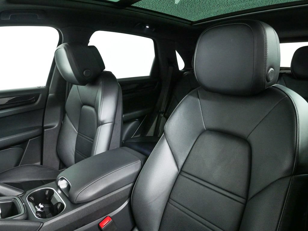 Certified 2022 Porsche Cayenne E-Hybrid AWD/4WD image 5