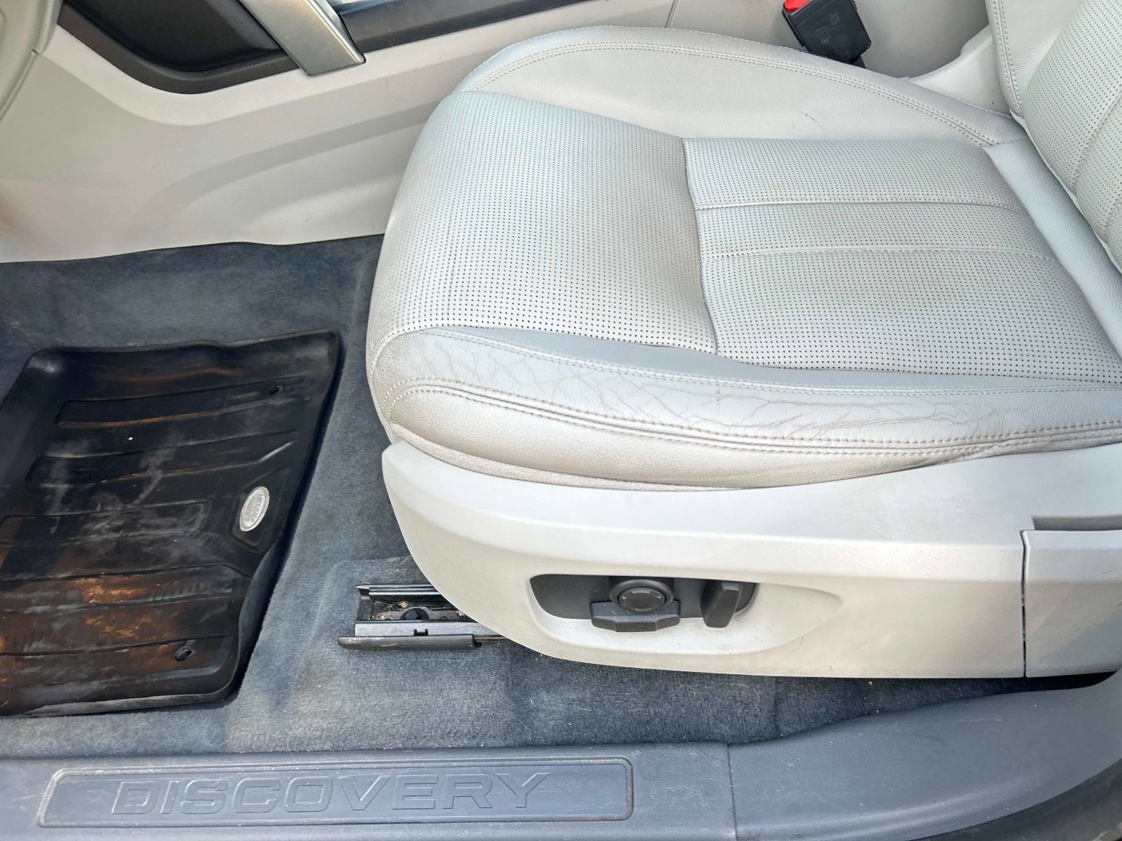 Used 2016 Land Rover Discovery Sport HSE image 21