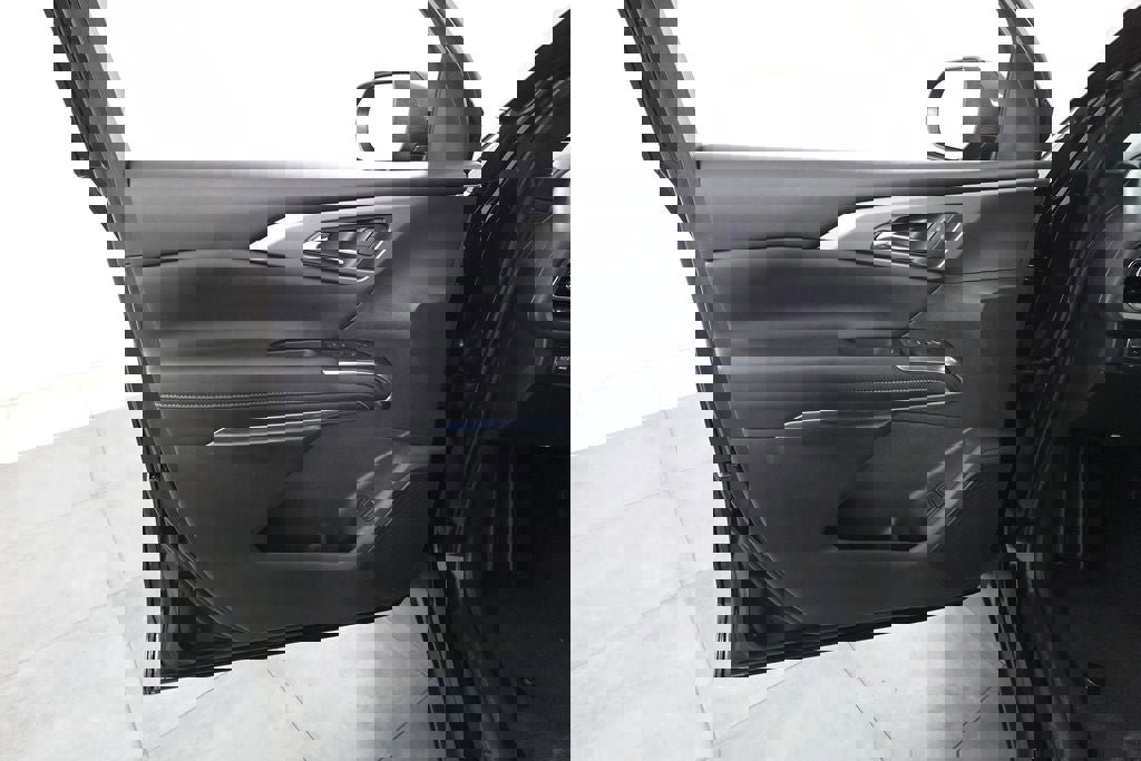 Used 2024 Chevrolet Traverse LT image 8