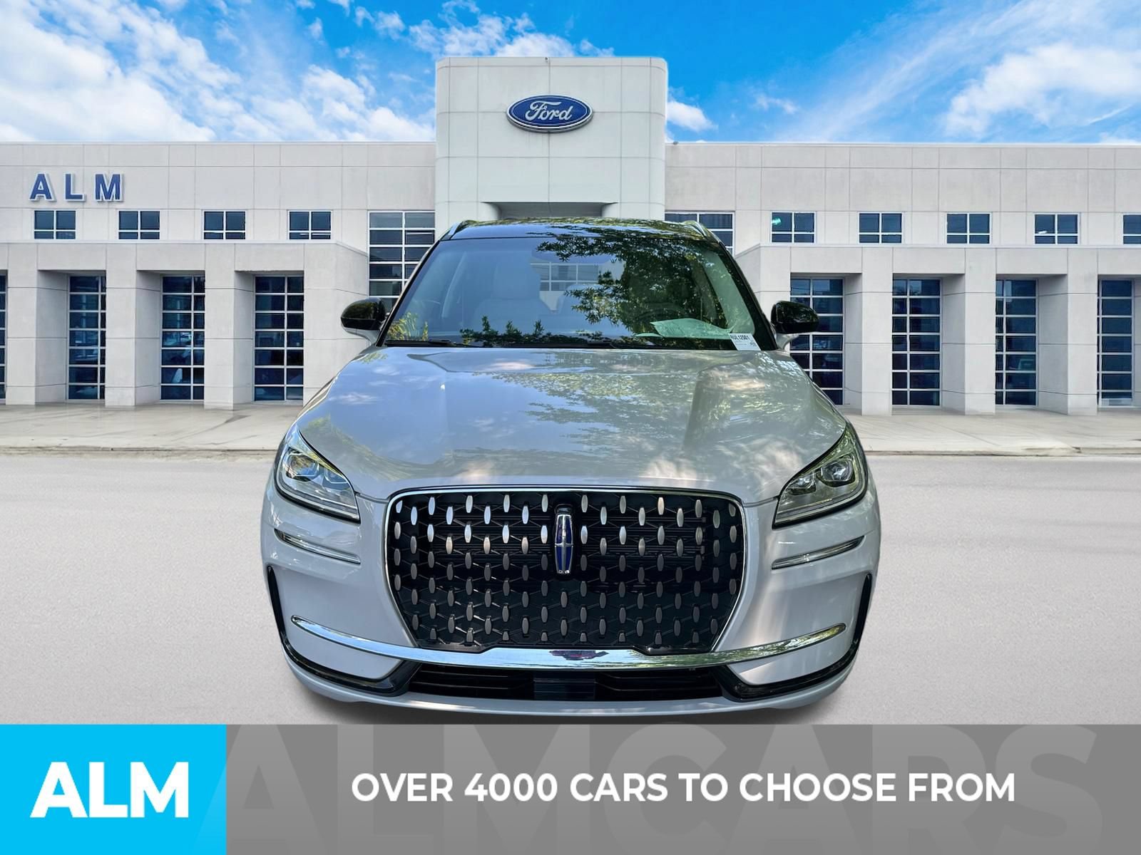 Used 2024 Lincoln Corsair Grand Touring AWD/4WD image 2