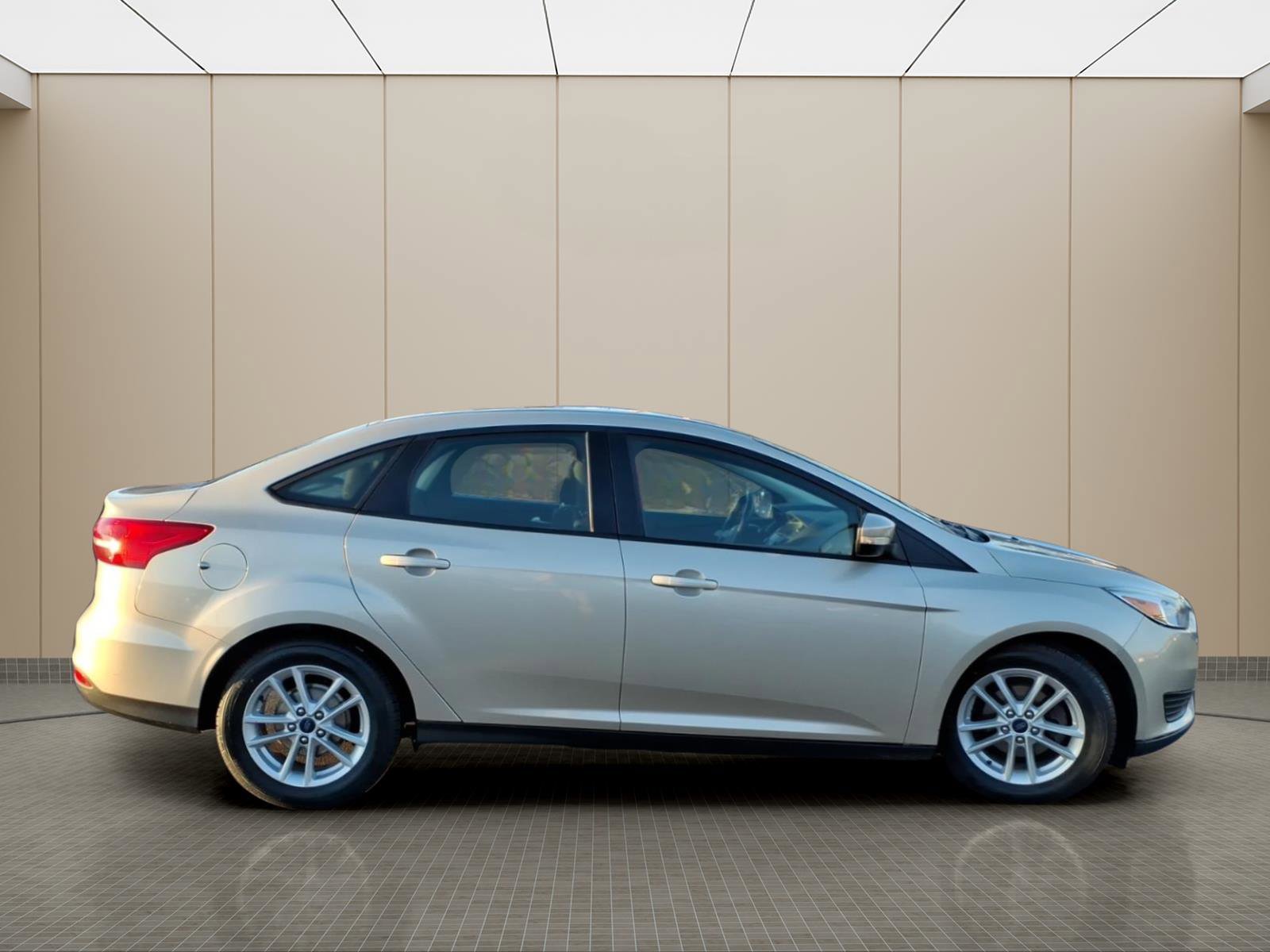 Used 2017 Ford Focus SE w/ Cold Weather Package image 5