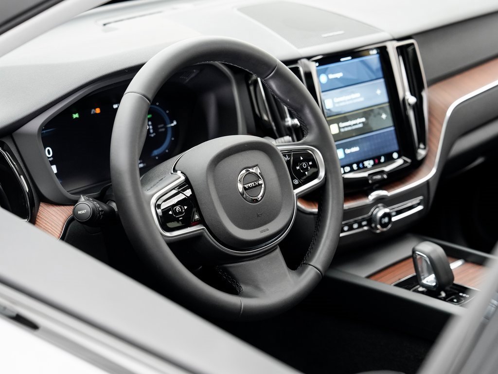 Used 2024 Volvo XC60 T8 Plus image 9