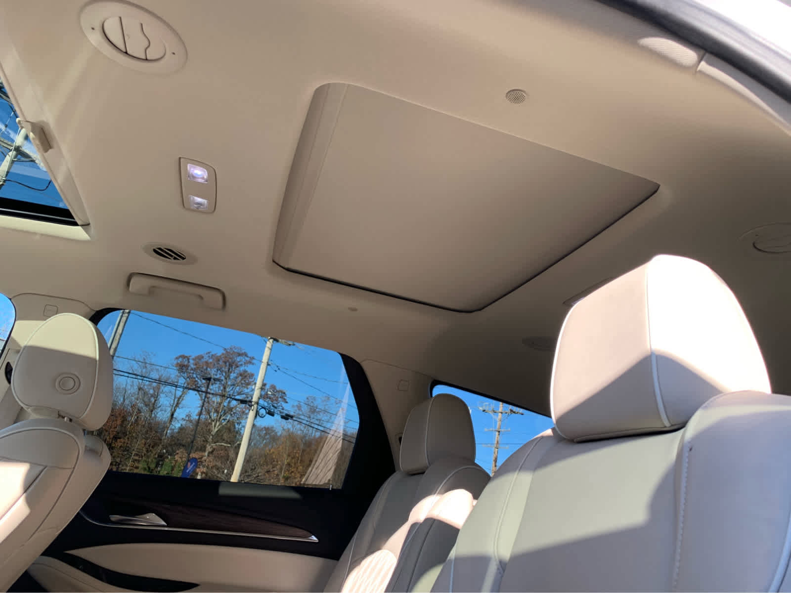 Used 2022 Buick Enclave Avenir w/ Avenir Technology Package image 27