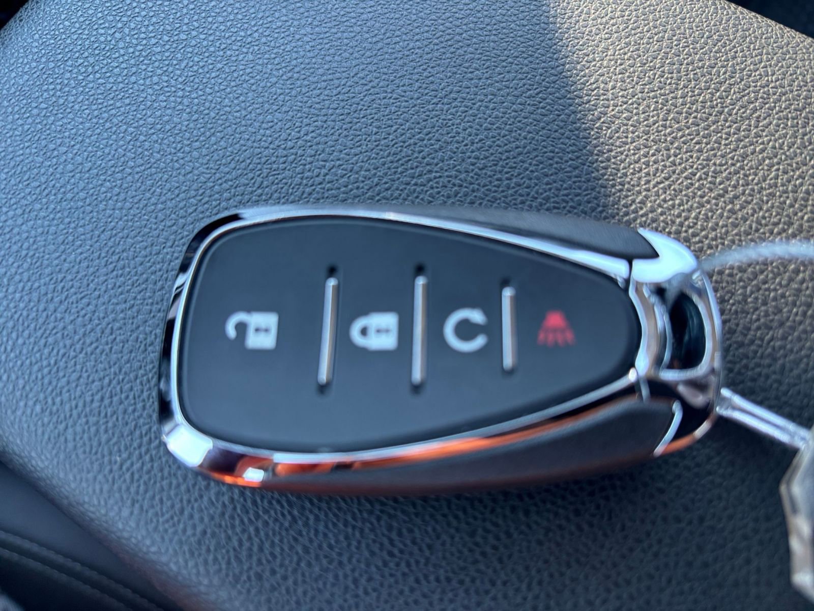 Used 2025 Chevrolet Trax LT w/ LT Convenience Package image 23