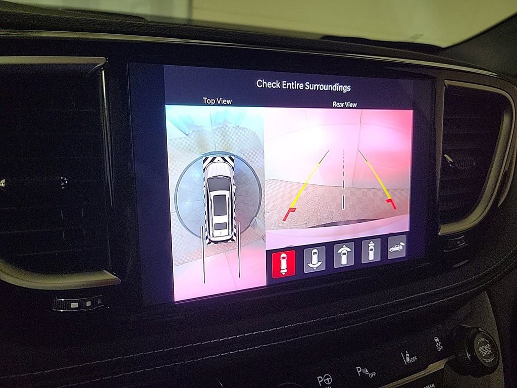Used 2024 Chrysler Pacifica Select image 20