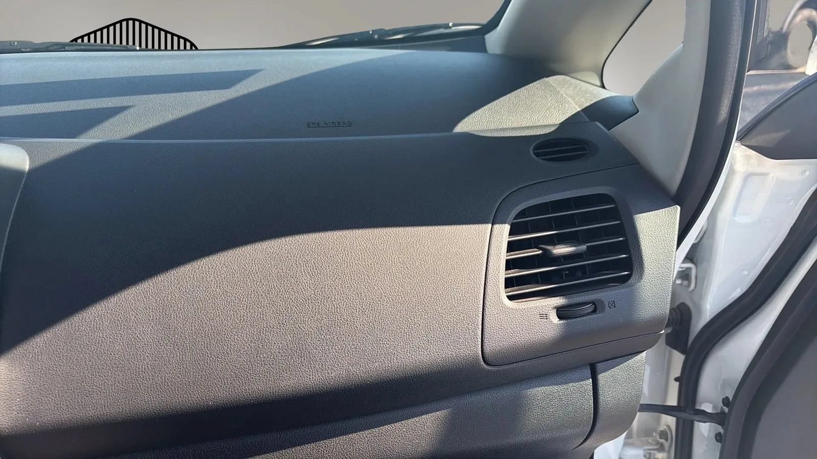 Used 2015 Nissan Leaf S FWD image 10
