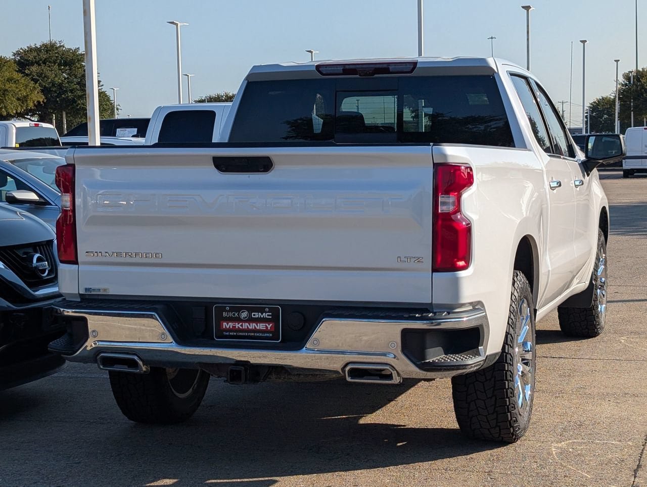 Used 2025 Chevrolet Silverado 1500 LTZ AWD/4WD image 4
