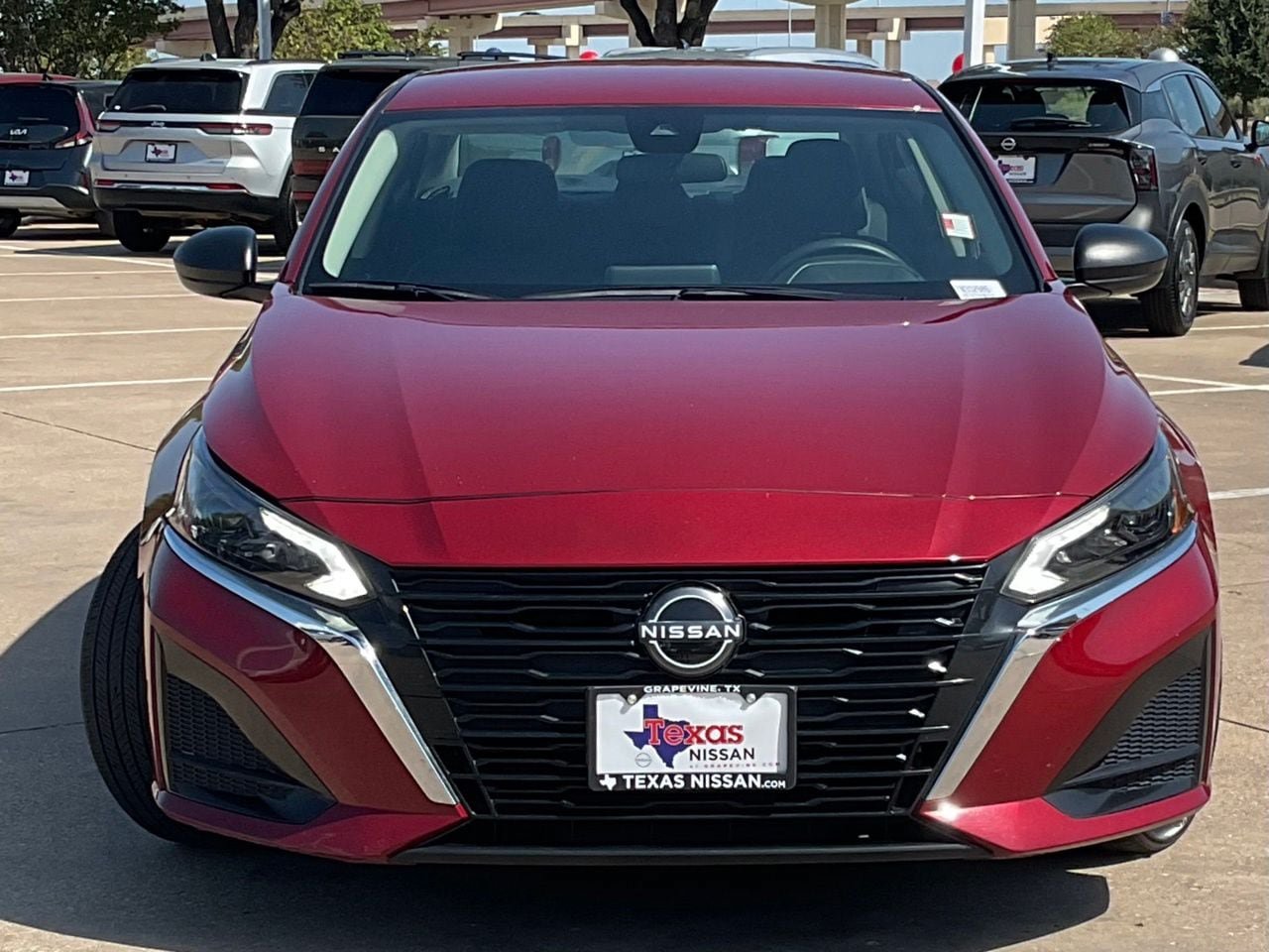 Used 2025 Nissan Altima 2.5 SV FWD image 2