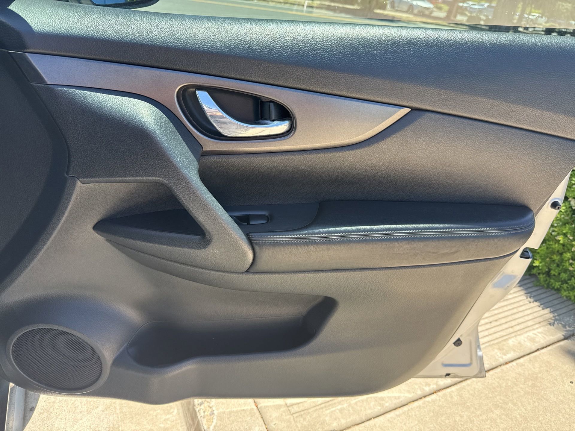 Used 2015 Nissan Rogue SV AWD/4WD image 27